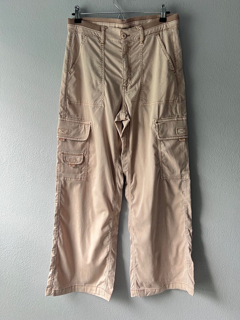 American Eagle Y2K Khaki Utility Cargo Pants Beige Wide Leg Granola Size 6 - Picture 2 of 6